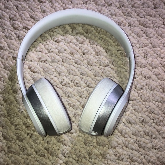 Beats Solo 2 - Picture 2 of 6